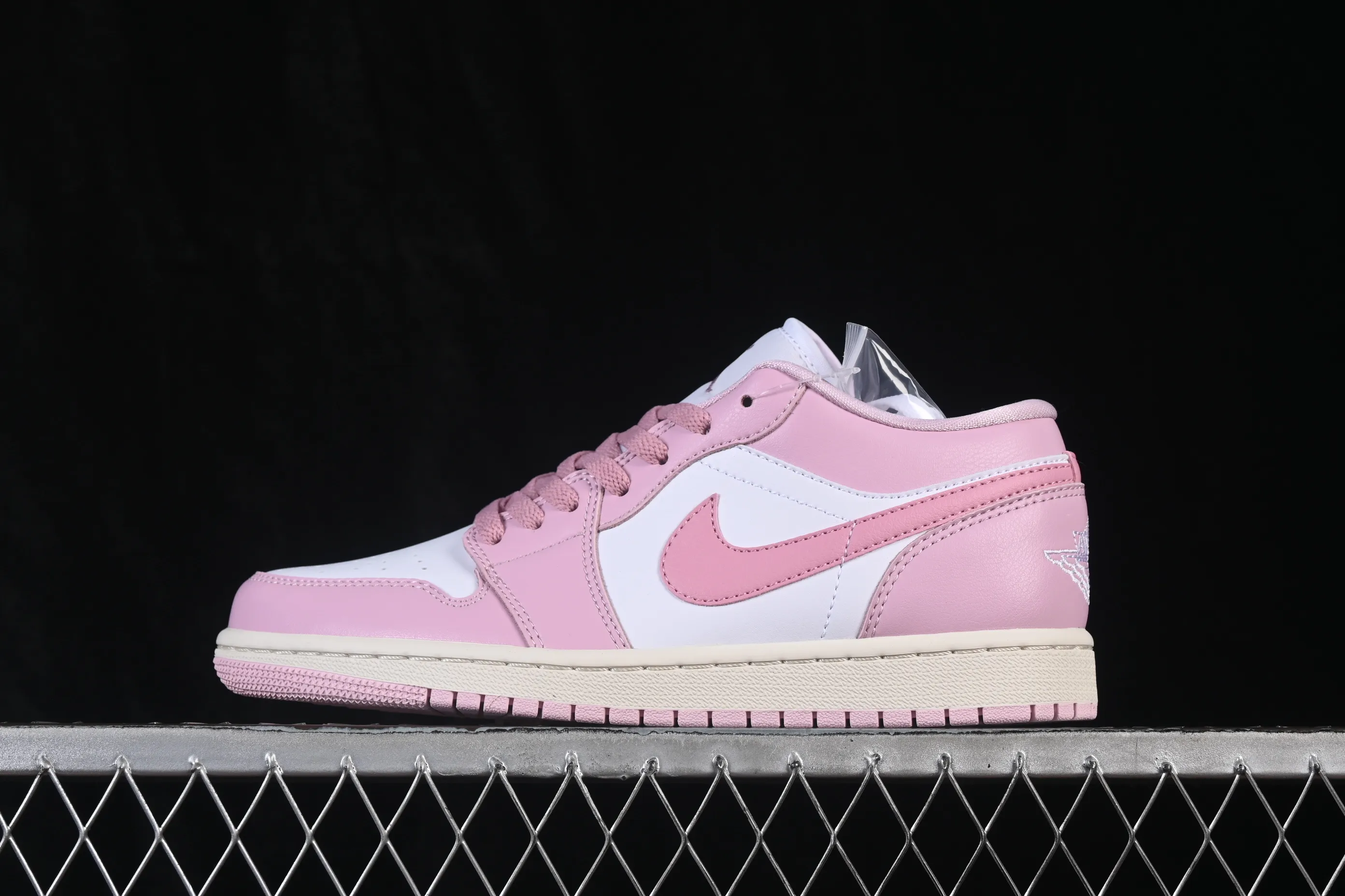 All categories Air Jordan Jordan series basketball shoes Air Jordan 1 Low Air Jordan 1 Low AJ1 Joe 1 white and pink low-top retro culture basketball shoes DC0774-607